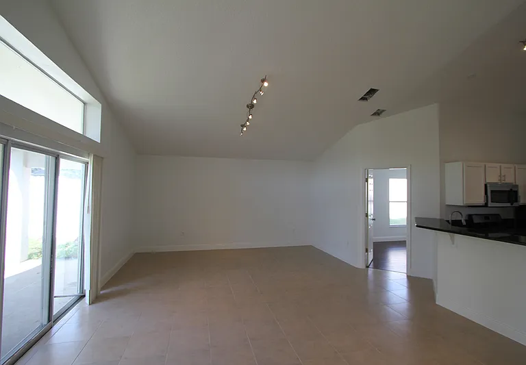 210 Garberia Dr — Photo 8