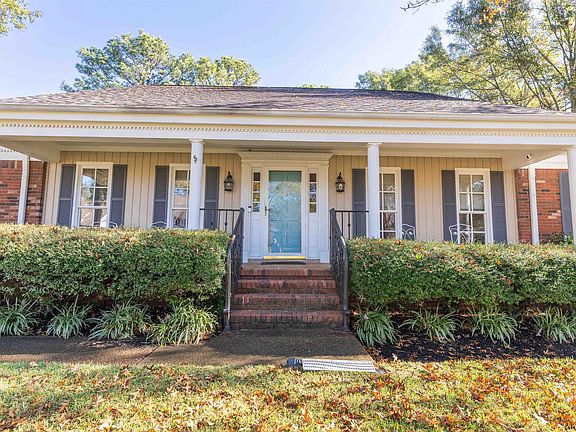 2nd image of 3016 Circle Gate Dr