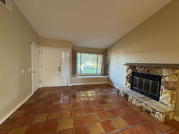 5th image of 1348 E Gum Ave