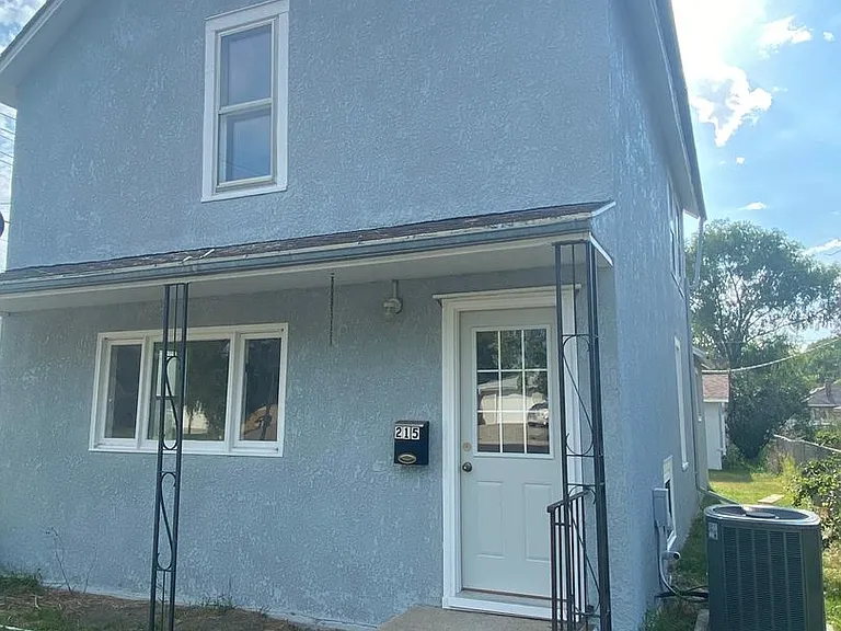215 7th Ave NE — Photo 23