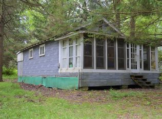 208 N Chestnut Ln, Greentown, PA 18426