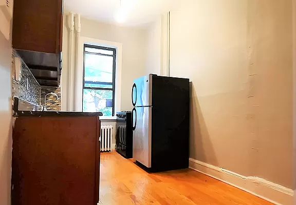 5th image of 875 Saint Johns Pl APT 4