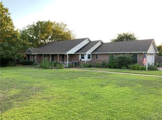 325 Shadowwood Trl, Red Oak, TX 75154