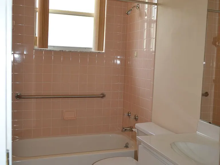 318 W Hillmoor Ln — Photo 17