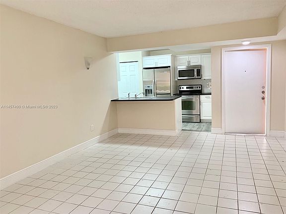 4th image of 905 NE 209th St APT 102-30