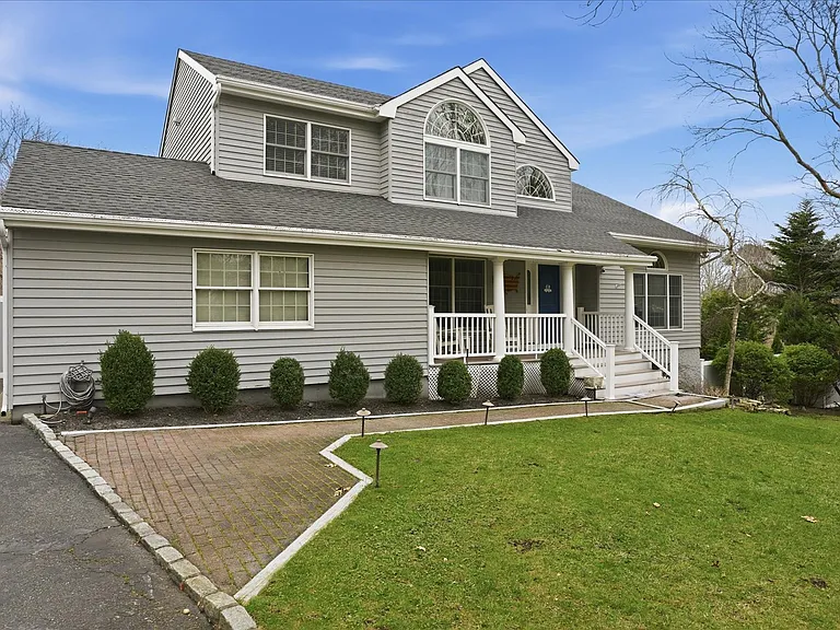 20 Stuart Ct — Photo 1