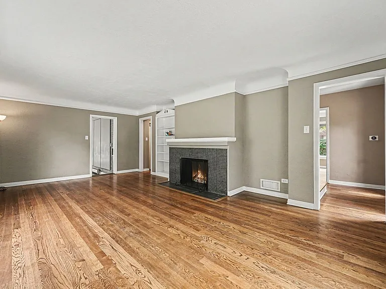 746 N Monaco Pkwy — Photo 13