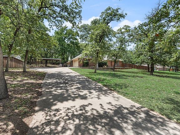 2nd image of 1022 Oak Tree Dr