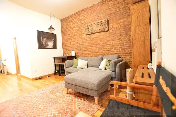 Rented by City Stop Realty | media 18