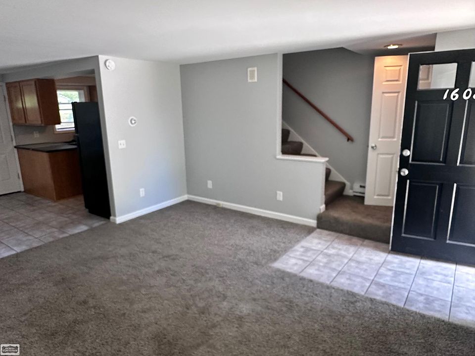 1600 Holland Ave, photo 15