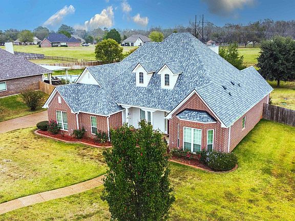 5th image of 210 Pecan Park Dr