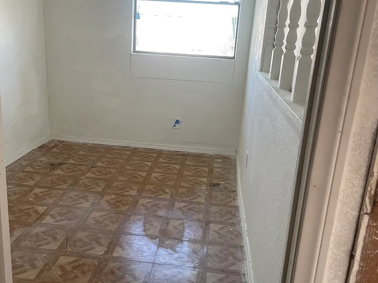 21281 Park Ave — Photo 3
