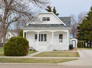 616 Ohmer St, Bottineau, ND 58318