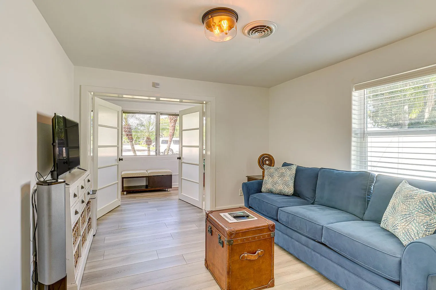 2 bed, 1.0 bath, 1248 sqft, $3,128 — Photo 4