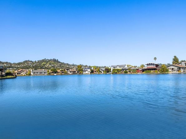 73 Via La Brisa, Larkspur, CA 94939