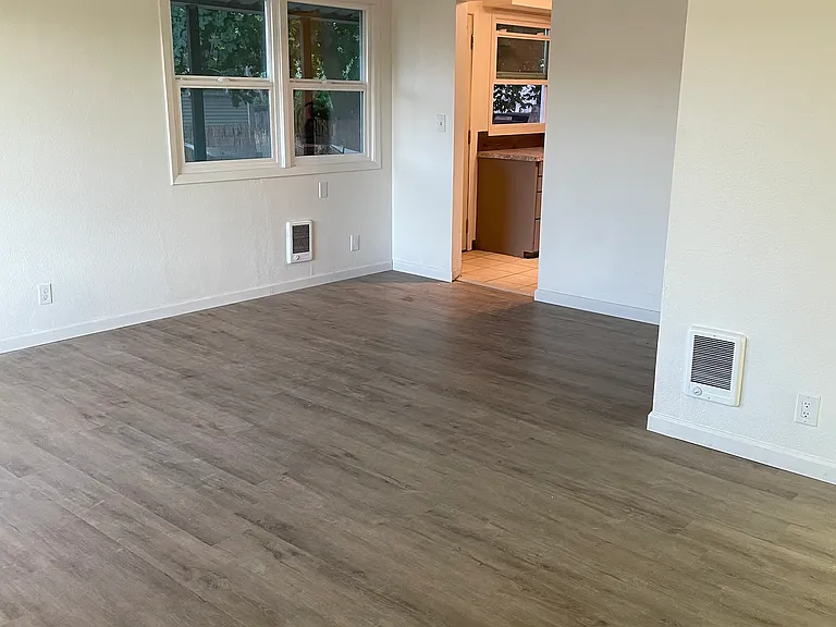 1420 E 12th St #2 — Photo 3