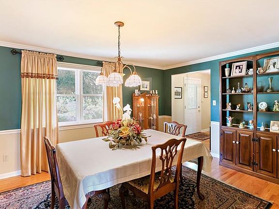 3rd image of 3337 Benden Cir