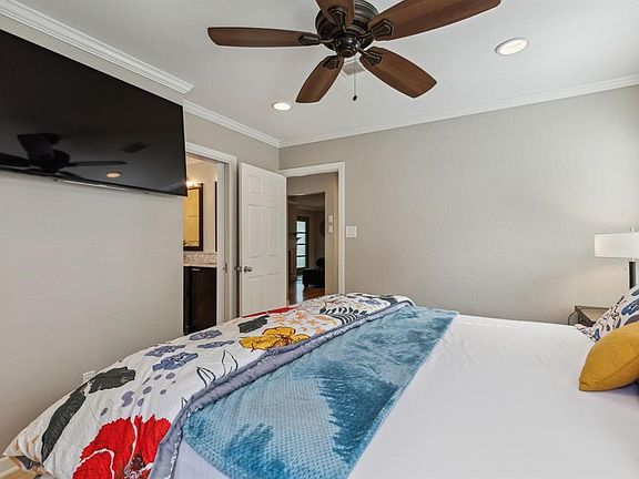 5th image of 7015 Coronado Ave