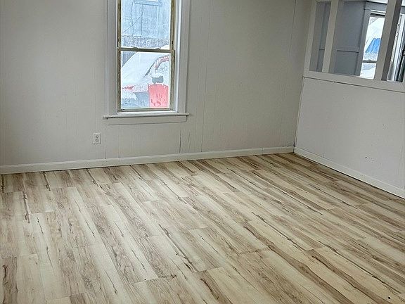 2nd image of 71 Myrtle Ave Floor 1