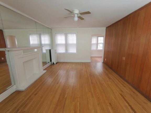 2nd image of 148 N Austin Blvd APT 1A