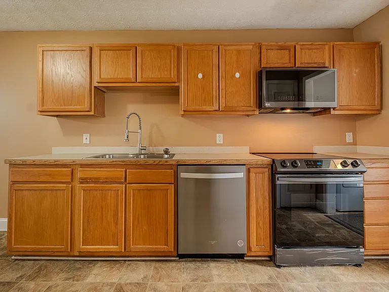 147 Westchester Cir — Photo 4