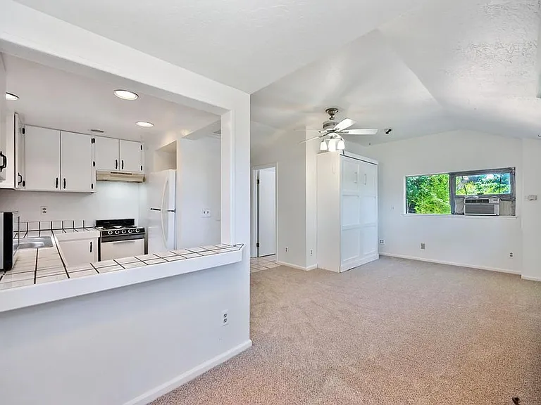 3074 Sheridan St #3 — Photo 4