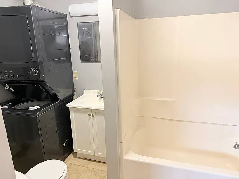 310 E 4th St #1B — Photo 4