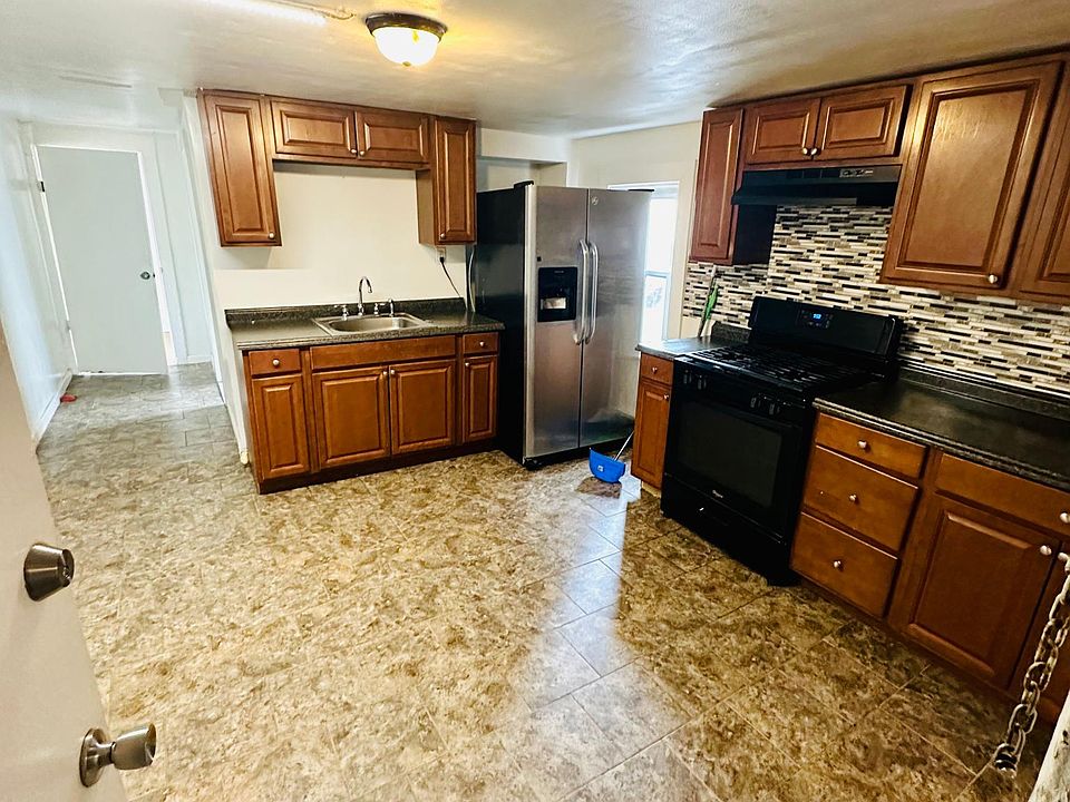 eat in kitchen