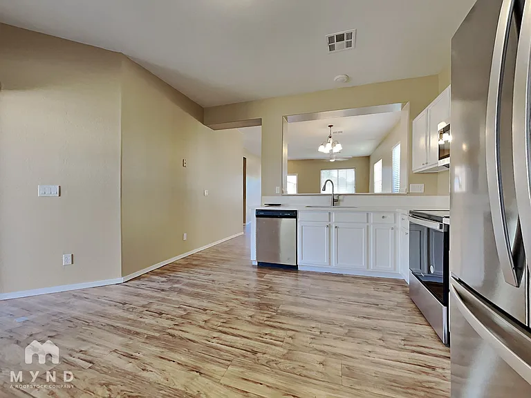 4532 E Harrison St — Photo 8