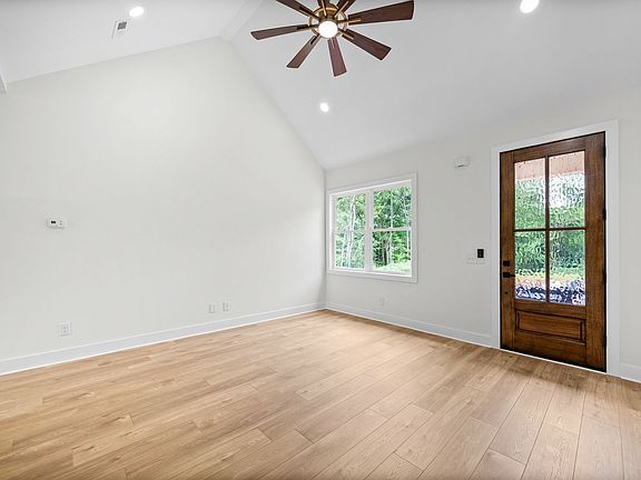 4th image of 202 Wallace St