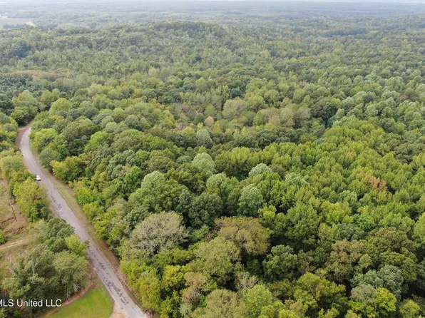 1200 Truslow Rd, Sarah, MS 38665