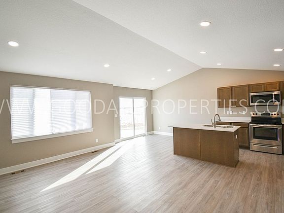 3rd image of 1017 Warren St