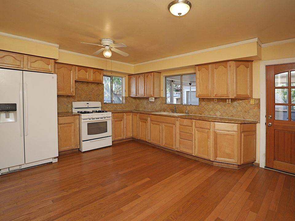 2nd image of 1415 Castillo St