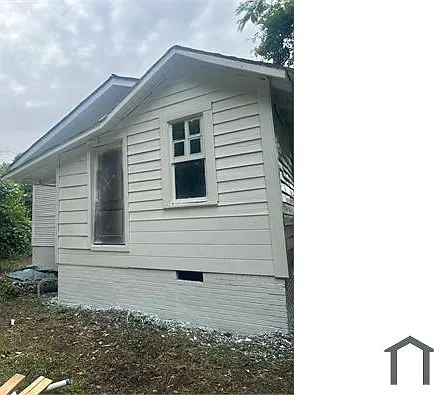 215 Dewitt Ave — Photo 5