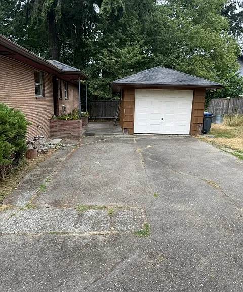 21st Ave SW — Photo 8