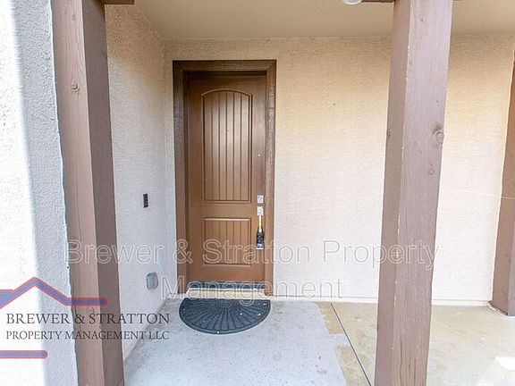 5th image of 951 E Danbury Dr