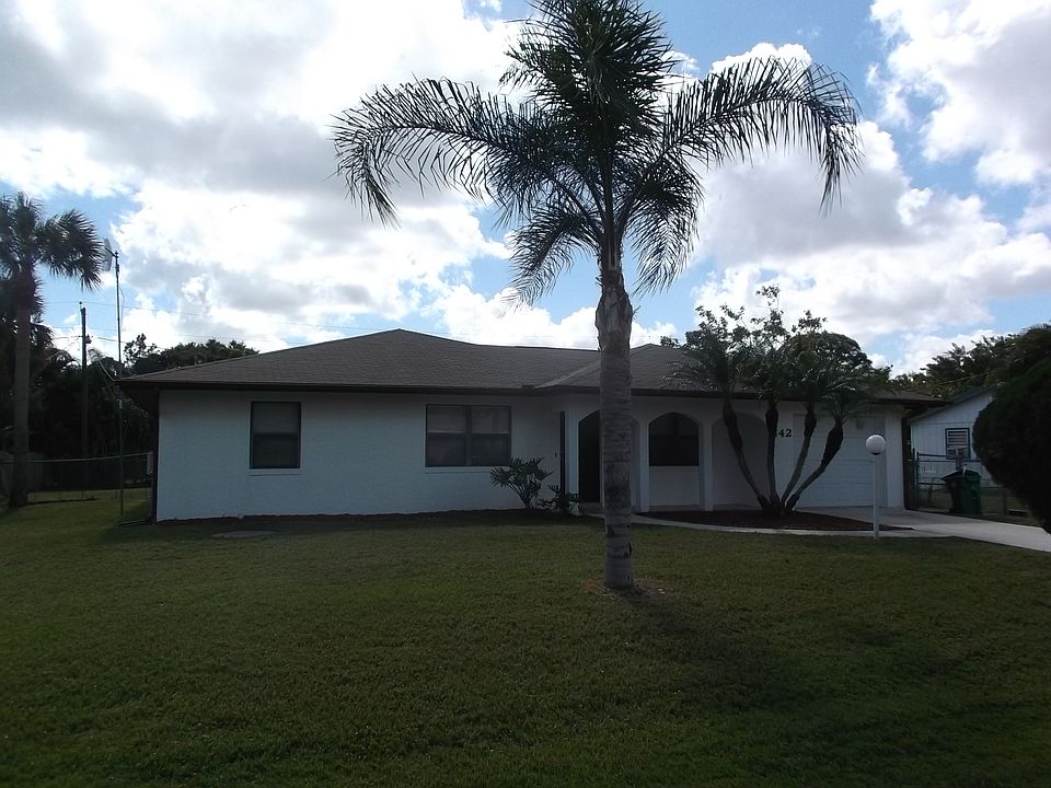 1st image of 442 NW Concord Dr