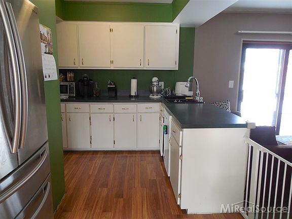 2nd image of 31514 Hartford Dr