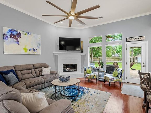4th image of 217 Megan Ln