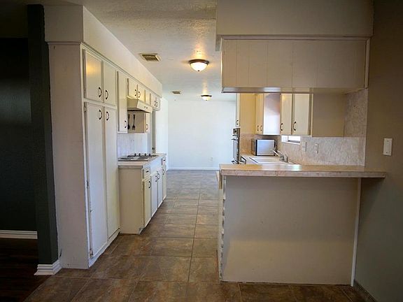 5th image of 4905 Plum St