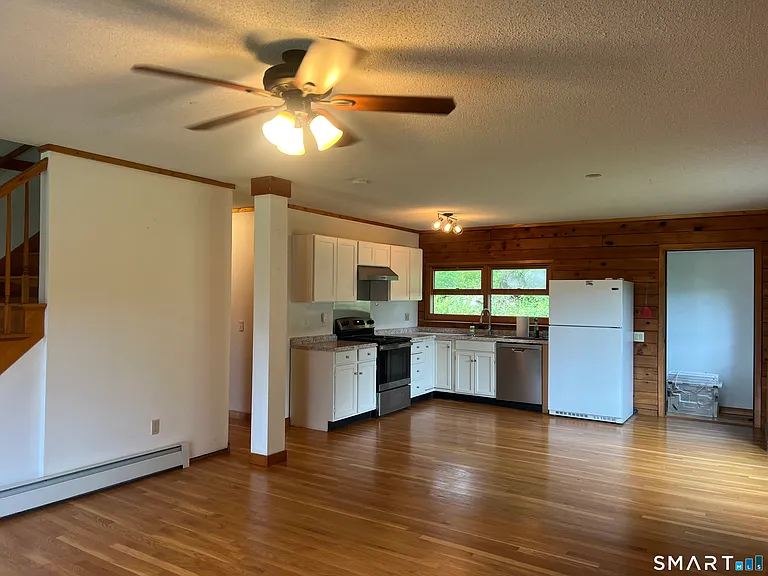 698 Leetes Island Rd — Photo 3