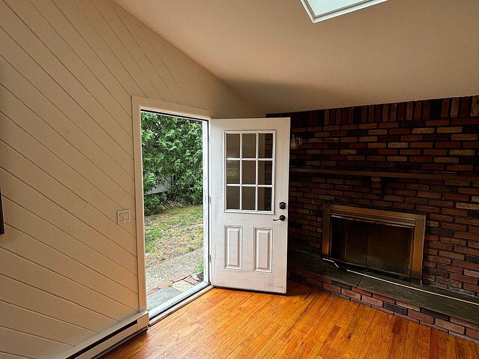 1st image of 44 College Hills Dr