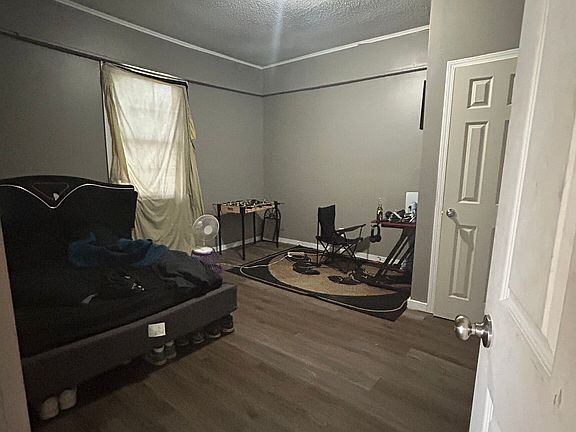 3rd image of 2652 Cherry Ave
