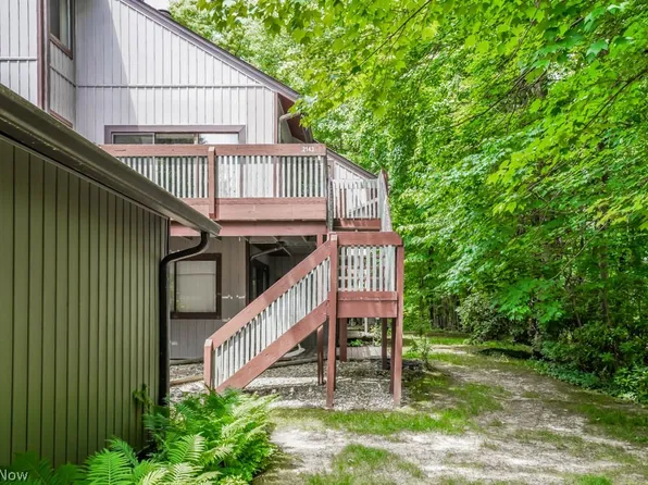 2143 Pinebrook Trl, Cuyahoga Falls, OH 44223