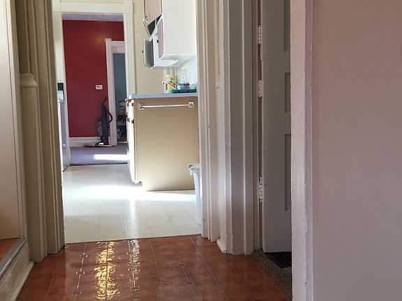 4th image of 816 Clancy Ave NE #1