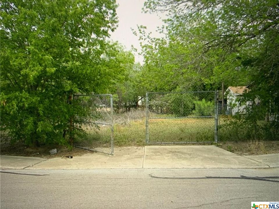 1st image of 2706 Crater Dr