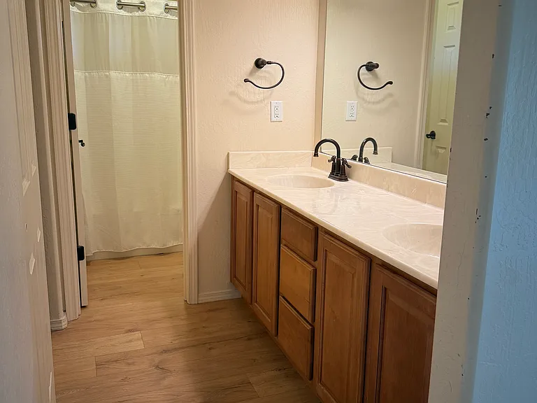 2383 W Silverton Dr — Photo 4