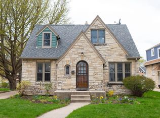 2941 N 69th St, Milwaukee, WI 53210