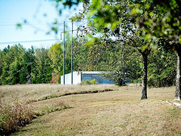 4th image of 672 Highway 6 W