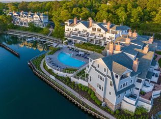 31 Old Boathouse Ln S, Hampton Bays, NY 11946